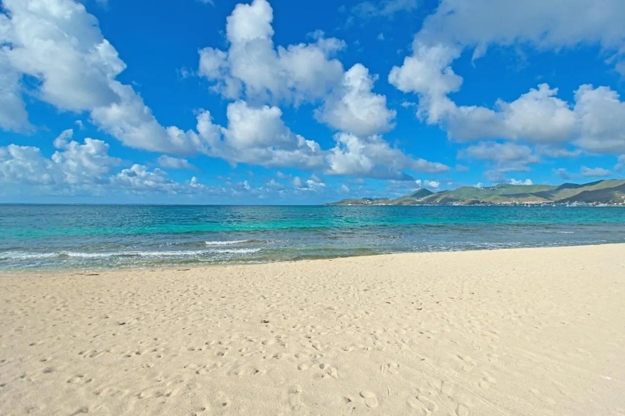 Deja Blue - Comfortable Beachfront Condo Marigot  0*, Marigot (Saint Martin)